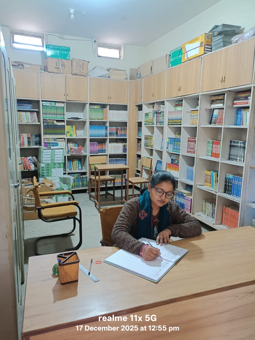 LIBRARY AND LIBRIAN PHOTO-1.jpeg